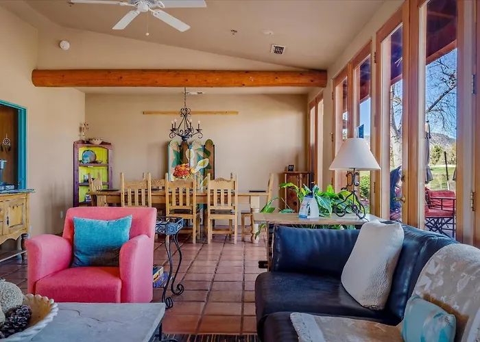 Dom wakacyjny Three-bedroom House
